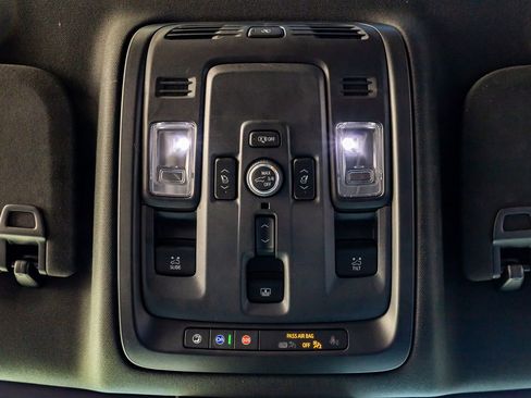 Used 2025 GMC Yukon Denali Ultimate image 30