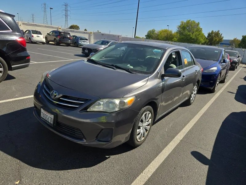 Used 2013 Toyota Corolla LE FWD image 3