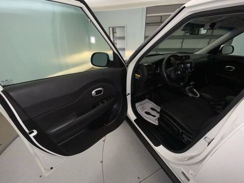 Used 2018 Kia Soul + FWD image 11