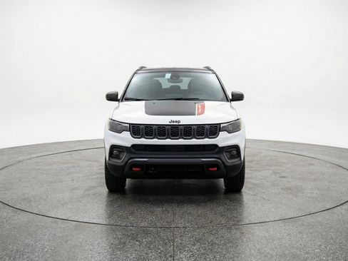 Used 2025 Jeep Compass Trailhawk AWD/4WD image 2