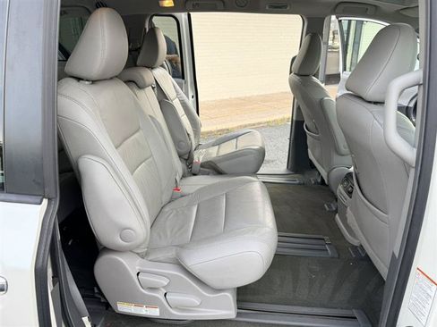 Used 2015 Toyota Sienna XLE Premium FWD image 18