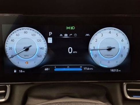 Used 2025 Hyundai Elantra SEL image 35