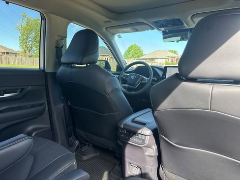 Used 2024 Toyota Grand Highlander Platinum AWD/4WD image 7