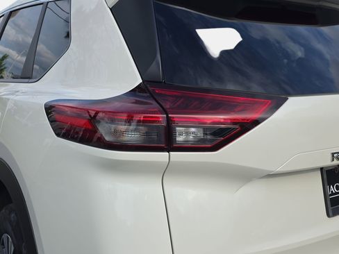 Used 2023 Nissan Rogue SV FWD image 30