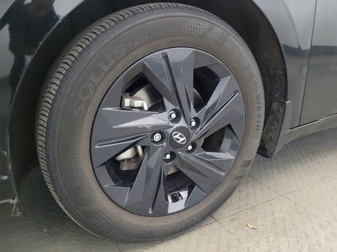 Used 2023 Hyundai Elantra SEL image 31