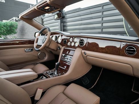 Used 2009 Bentley Azure image 34