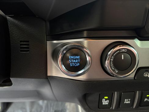 Used 2019 Toyota Tacoma Limited AWD/4WD image 20