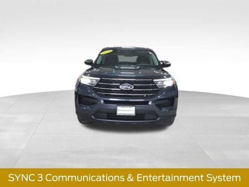 Used 2024 Ford Explorer XLT AWD/4WD image 2