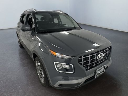 Used 2025 Hyundai Venue SEL image 1