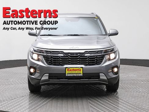 Used 2024 Kia Seltos EX AWD/4WD image 2