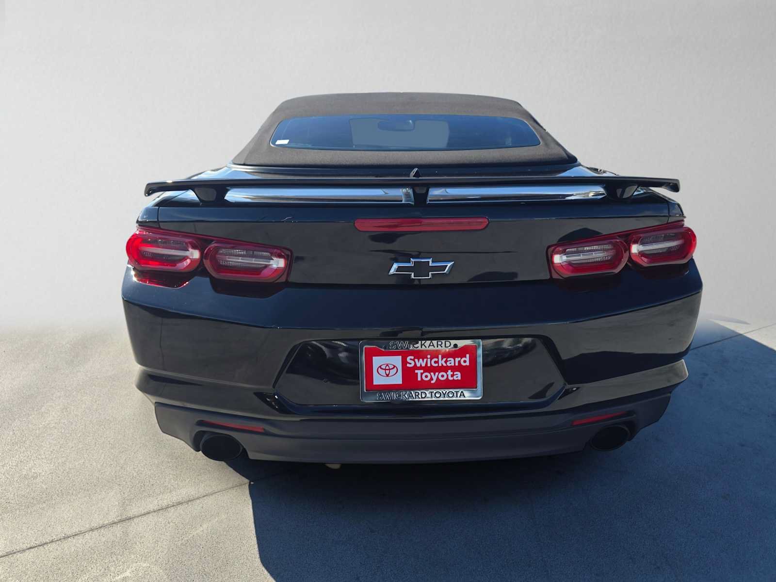 Used 2023 Chevrolet Camaro LT w/ Technology Package RWD image 4