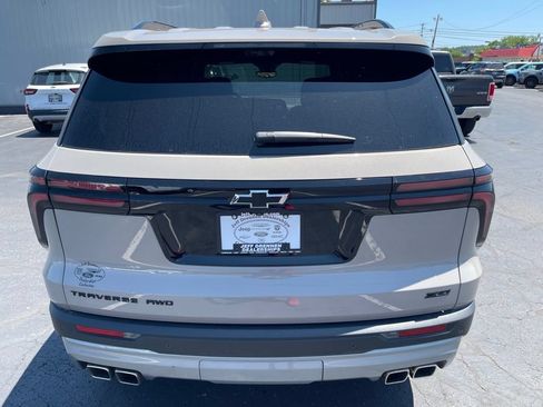 Used 2026 Chevrolet Traverse Z71 w/ LPO, Floor Liner Package AWD/4WD image 6