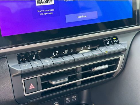 Used 2025 Toyota Camry XSE FWD image 15