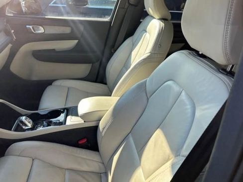 Used 2023 Volvo XC40 B5 Plus w/ Protection Package Premier image 6