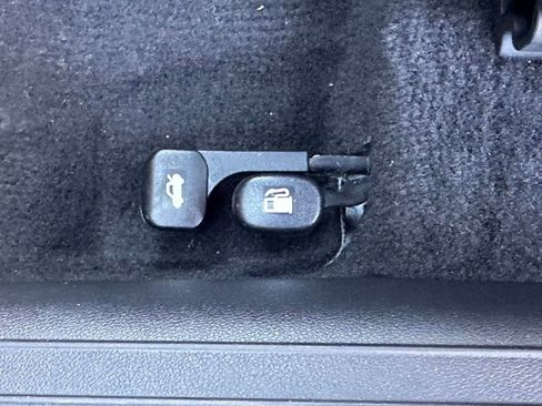 Certified 2025 Hyundai Elantra Sport image 36