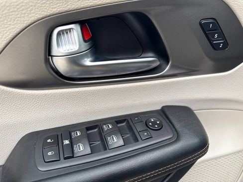 Used 2020 Chrysler Pacifica Touring-L Plus FWD image 20