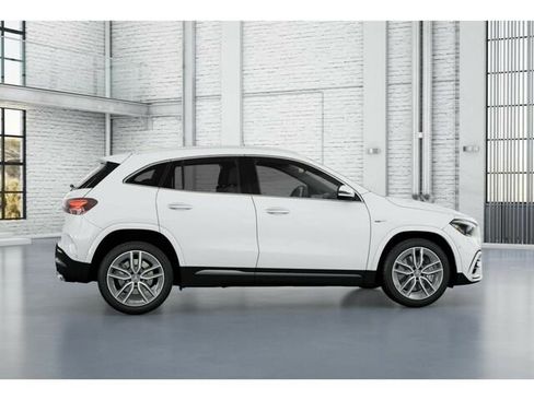 New 2025 Mercedes-Benz GLA 35 AMG 4MATIC image 18