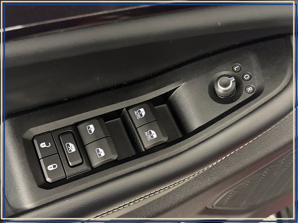 Used 2023 Jeep Grand Cherokee Laredo AWD/4WD image 33