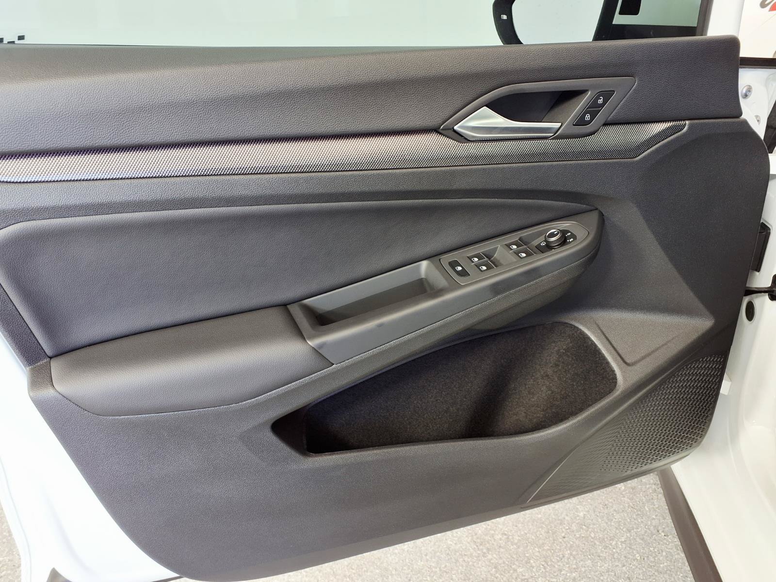 Used 2025 Volkswagen GTI SE FWD image 16