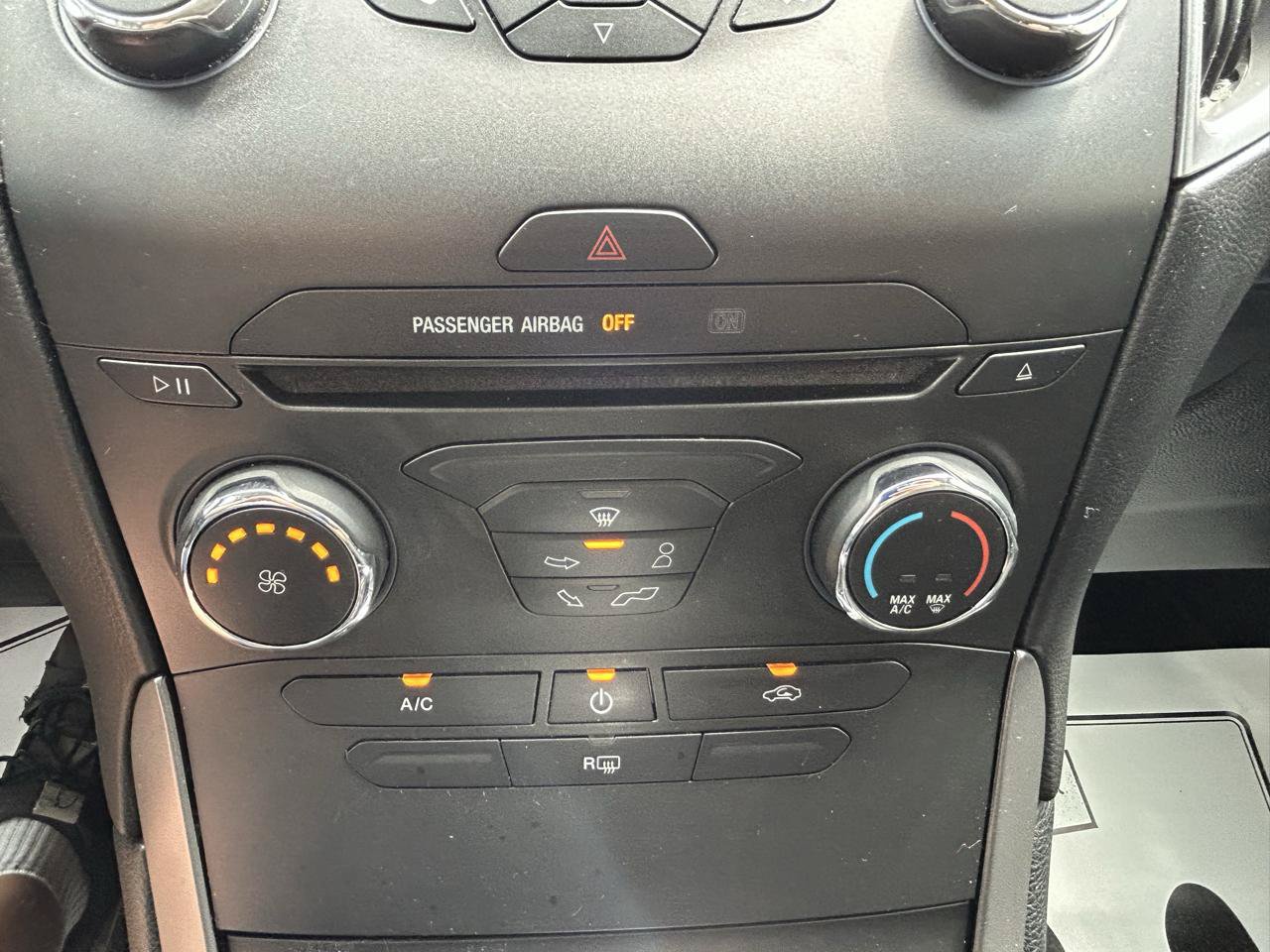 Used 2016 Ford Edge SE FWD image 23
