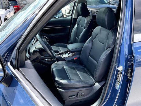 Certified 2025 Kia Telluride S FWD image 8