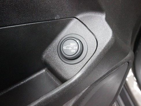 Used 2019 GMC Terrain SLE w/ Driver Convenience Package image 12