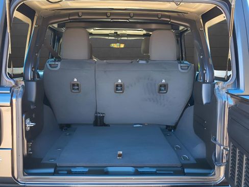 Used 2021 Jeep Wrangler Unlimited Sport image 7