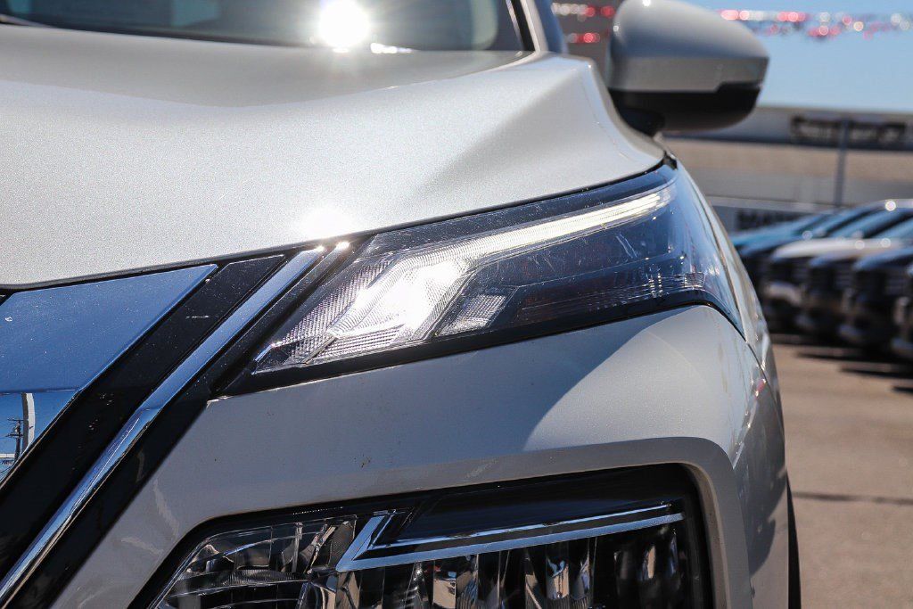 Certified 2023 Nissan Rogue SV w/ SV Premium Package AWD/4WD image 4