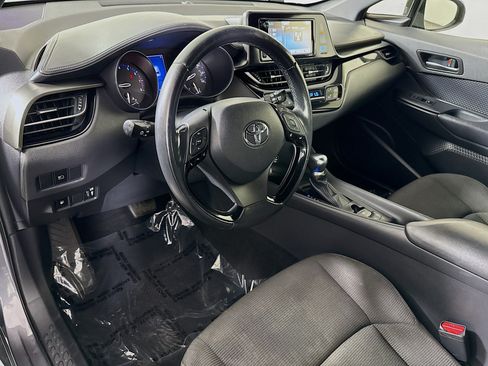 Used 2018 Toyota C-HR XLE FWD image 22