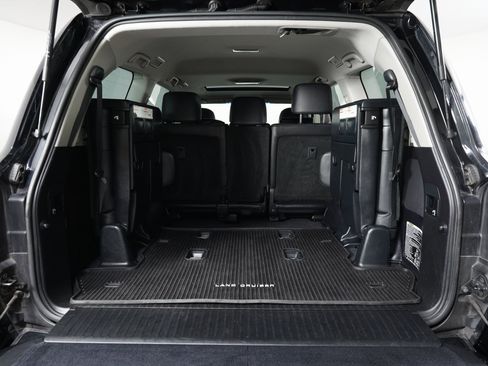 Used 2017 Toyota Land Cruiser image 13