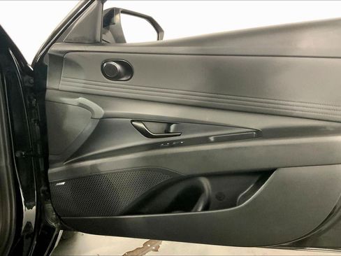 Used 2025 Hyundai Elantra Limited FWD image 25