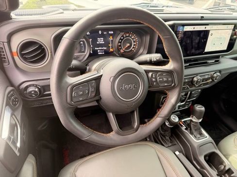 Used 2024 Jeep Gladiator Mojave w/ Technology Group AWD/4WD image 22