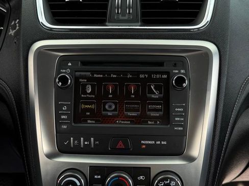 Used 2013 GMC Acadia SLE image 28