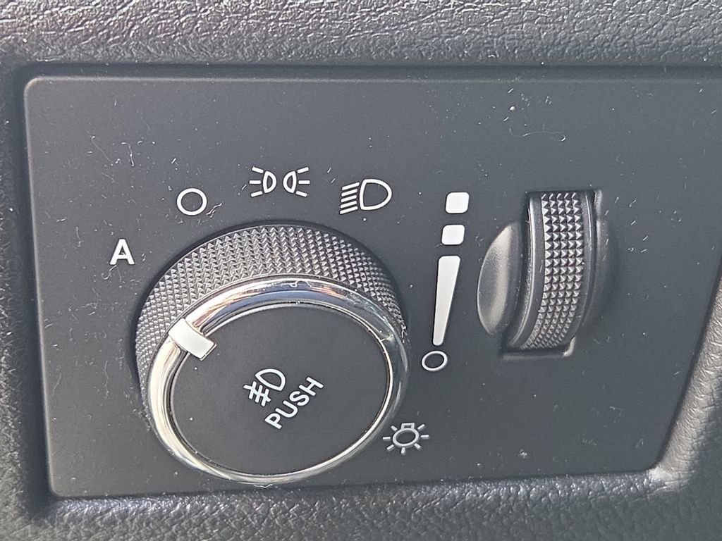 Certified 2019 Jeep Grand Cherokee Limited AWD/4WD image 27