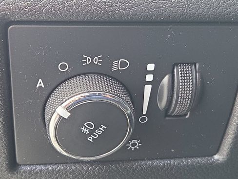Used 2019 Jeep Grand Cherokee Limited AWD/4WD image 27