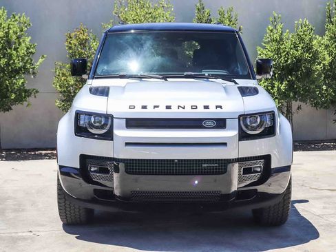 Used 2023 Land Rover Defender 110 X-Dynamic SE AWD/4WD image 2