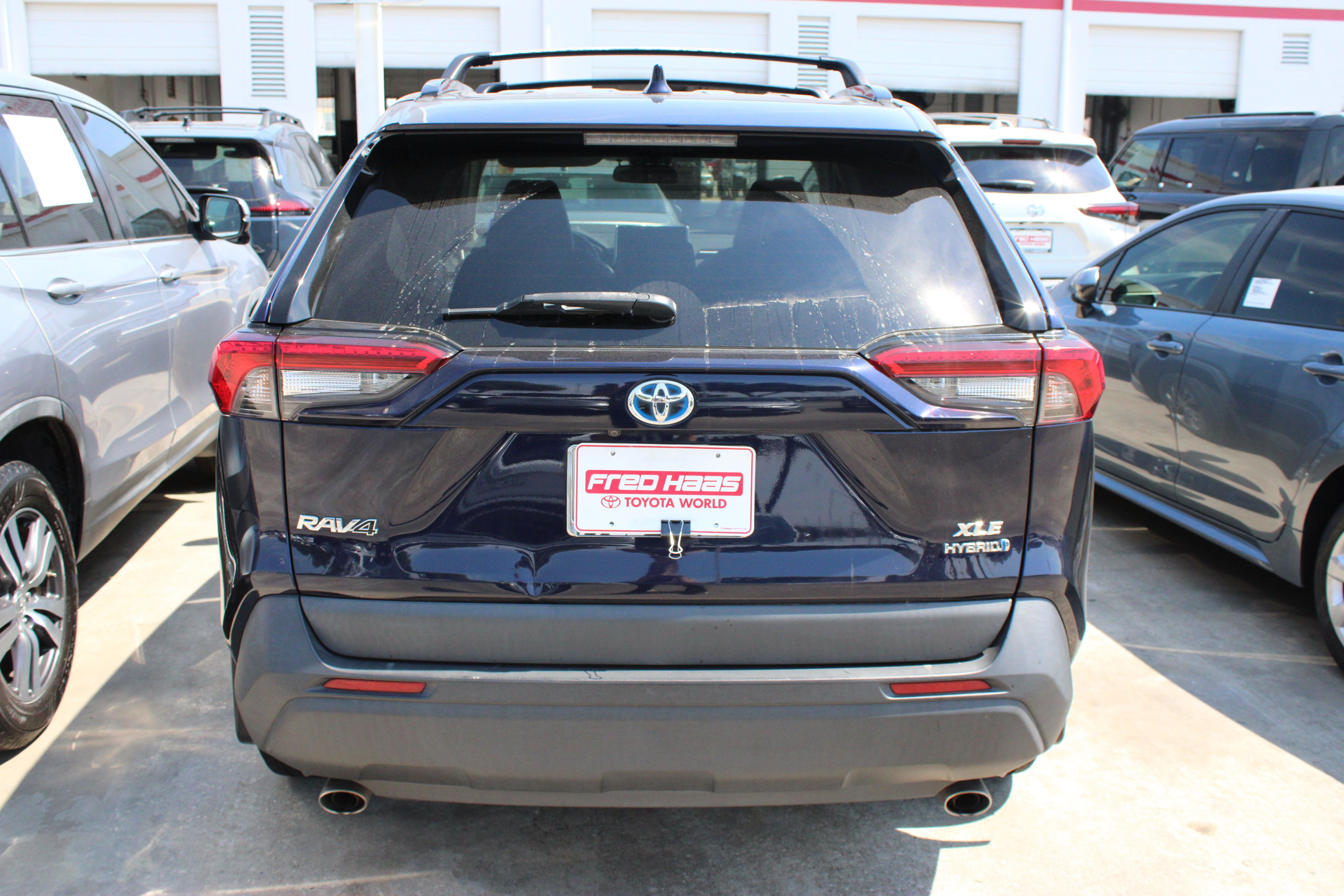 Used 2023 Toyota RAV4 XLE Premium AWD/4WD image 7