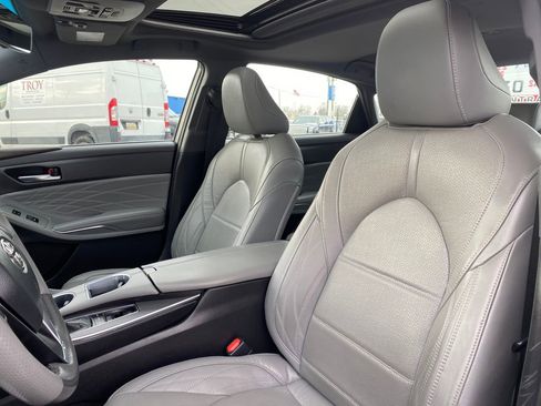 Used 2021 Toyota Avalon Limited image 8