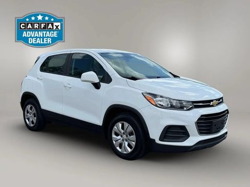 Used 2017 Chevrolet Trax LS FWD image 3