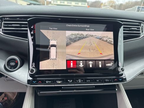 New 2026 Jeep Grand Wagoneer 4WD w/ Premium Group I image 14