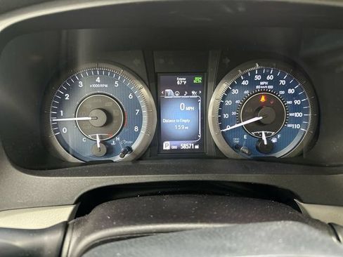 Used 2019 Toyota Sienna XLE w/ XLE Navigation Package FWD image 11