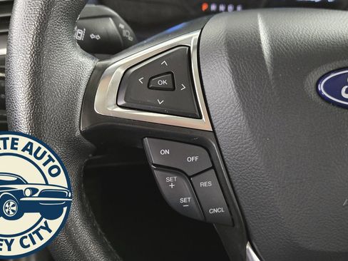 Used 2024 Ford Edge SEL image 11