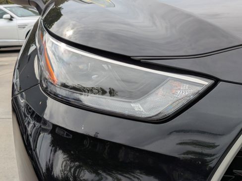 Used 2023 Toyota Highlander XLE image 10