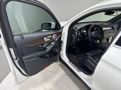 Used 2019 Mercedes-Benz GLC 300 4MATIC image 10