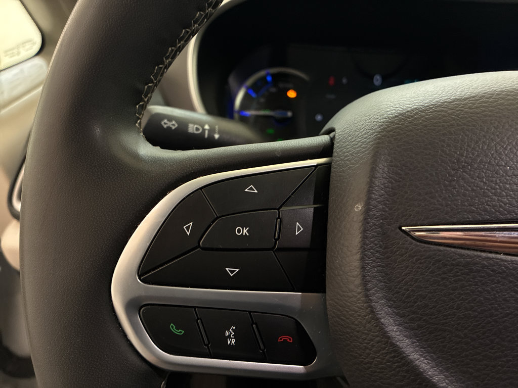 Used 2024 Chrysler Pacifica Limited FWD image 26