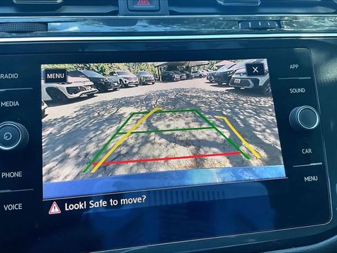 Used 2019 Volkswagen Tiguan SE w/ Panoramic Sunroof Package image 25