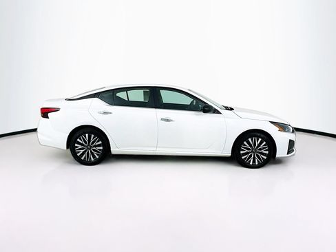 Used 2025 Nissan Altima 2.5 SV FWD image 8