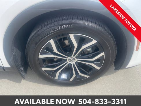 Used 2023 Toyota Crown Limited image 14