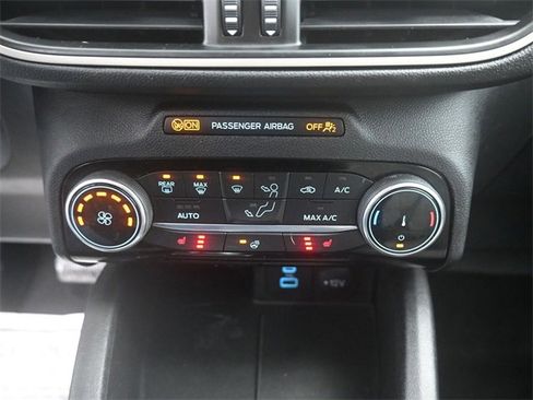 Used 2022 Ford Escape SE w/ Cold Weather Package image 9