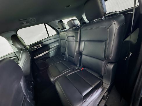Used 2023 Ford Explorer XLT w/ Equipment Group 202A image 27